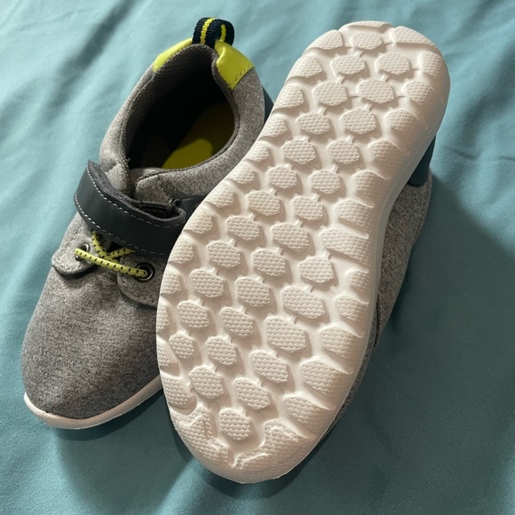 Toddler sneakers - Picture 2 of 2